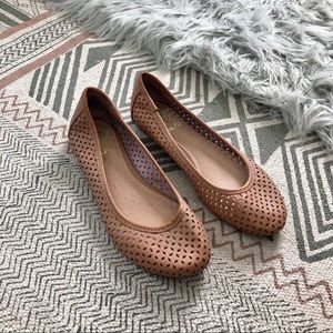 Nude flats
